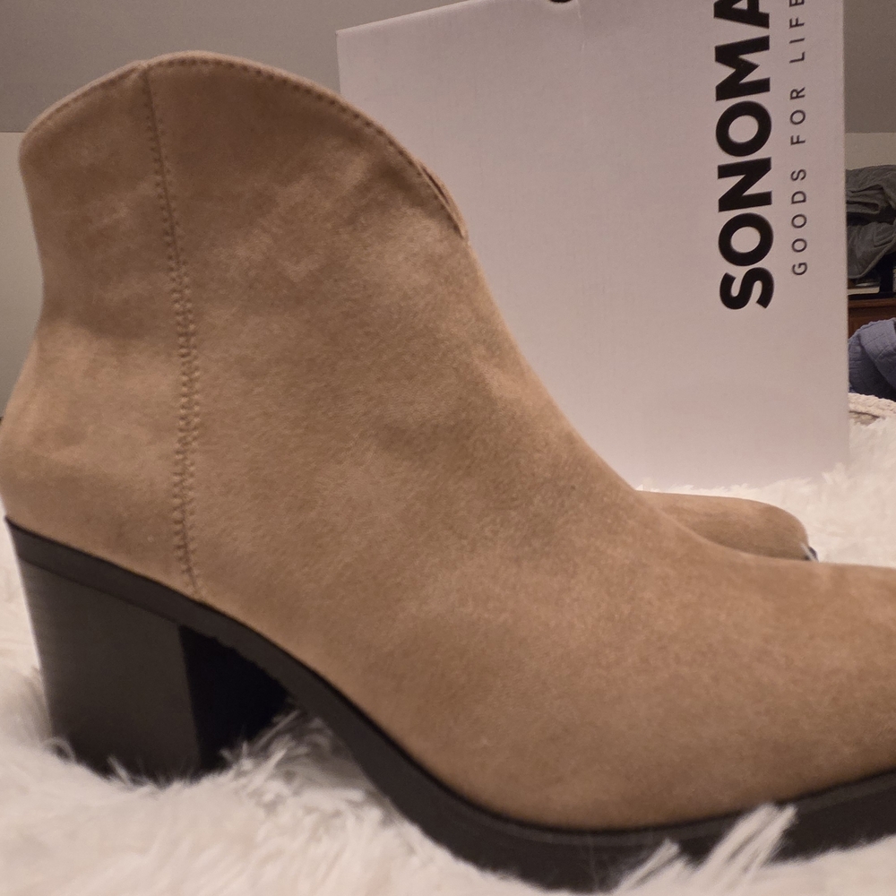 *New In Box* Sonoma Women's Tan Ankle Boots